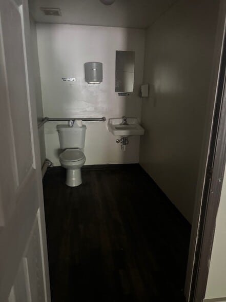 More Photos Of 1717 Warm Springs Rd, Columbus Office For Lease