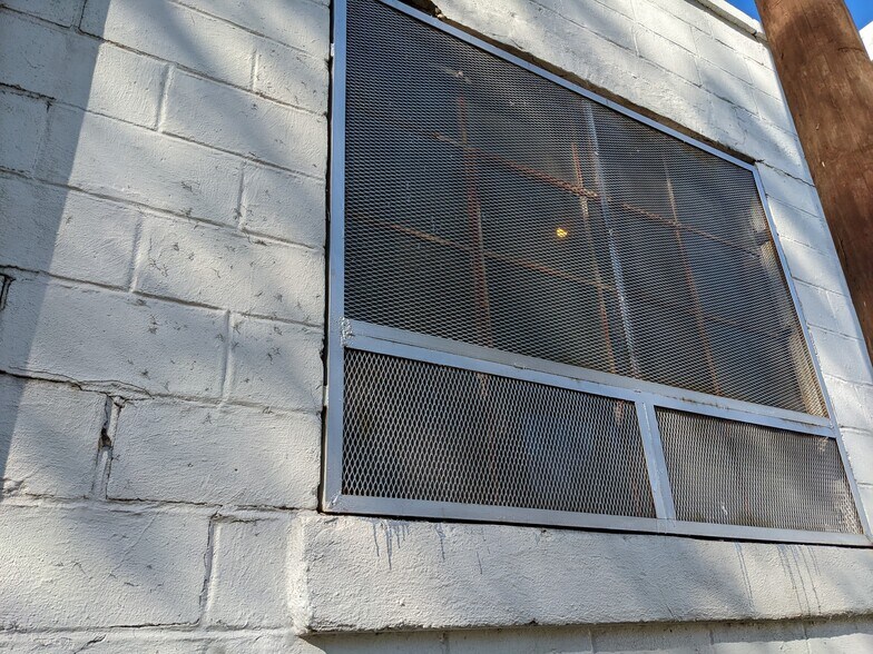 More Photos Of 2706 W 11th St, Little Rock Light Manufacturing For Sale