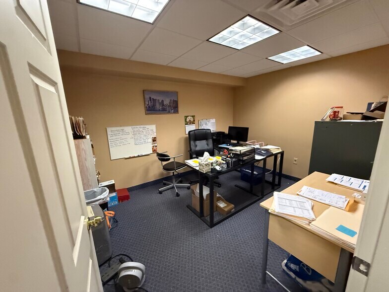 More Photos Of 381 Main St, Wakefield Storefront Retail Office For Lease