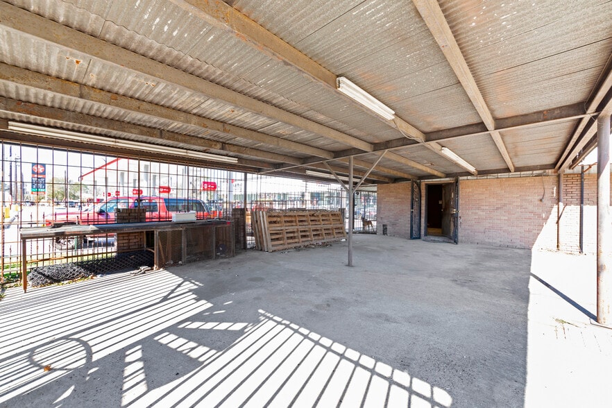 More Photos Of 4713 E Tidwell Rd, Houston Warehouse For Sale