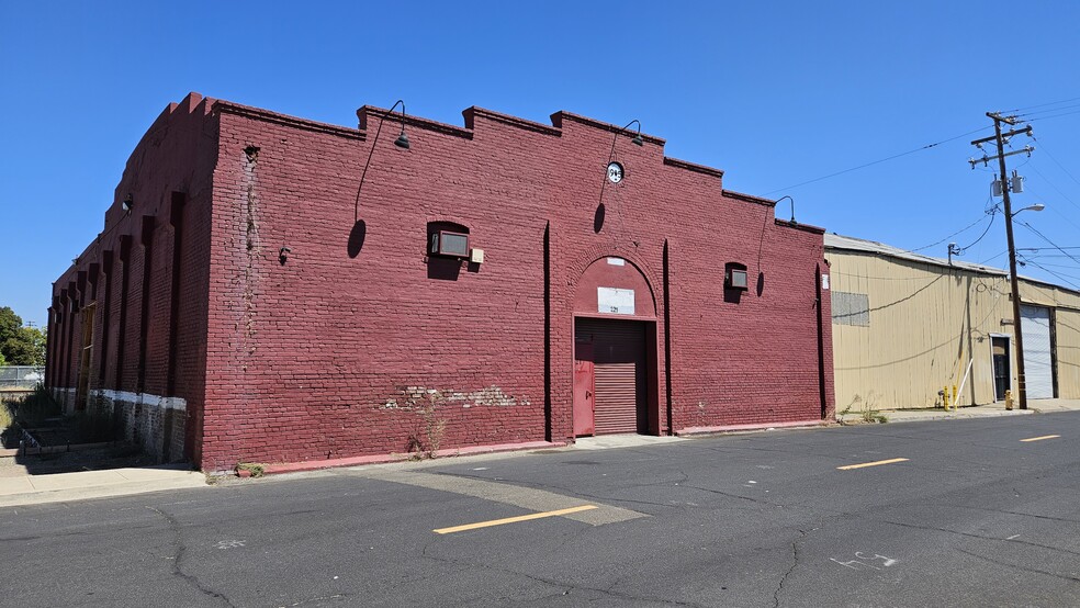 More Photos Of 221 Oak St, Manteca Warehouse For Sale