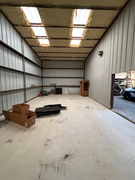 More Photos Of 3177 US-69, Lumberton Warehouse For Lease