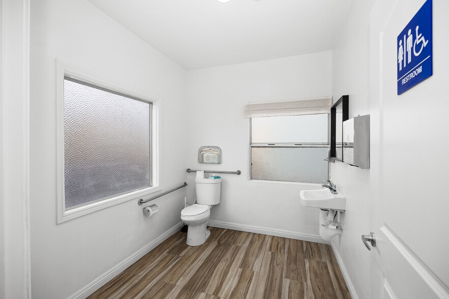 More Photos Of 9511 Las Tunas Dr, Temple City Medical For Sale