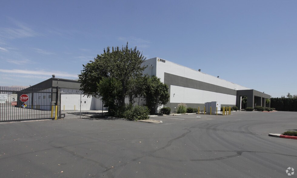 More Photos Of 21325 Superior St, Chatsworth Manufacturing For Lease