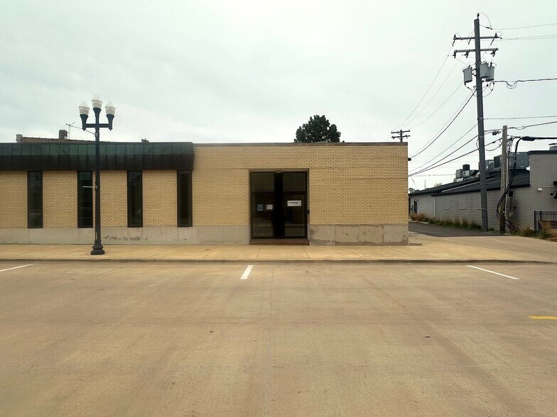 More Photos Of 150 S Main St, Morton Office For Lease