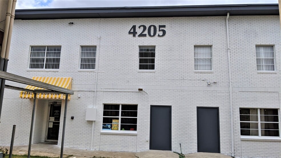 More Photos Of 4205 W Broadway St, Pearland Loft Creative Space For Lease
