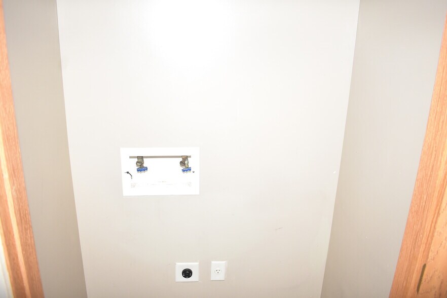 More Photos Of 200 E Arlington St, Waterloo Apartments For Sale