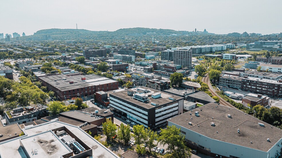 More Photos Of 6750 Av de l'Esplanade, Montréal Loft Creative Space For Lease