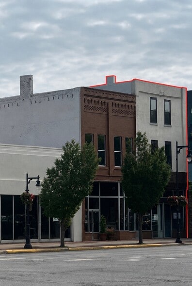 More Photos Of 917 E Douglas Ave, Wichita Storefront For Lease