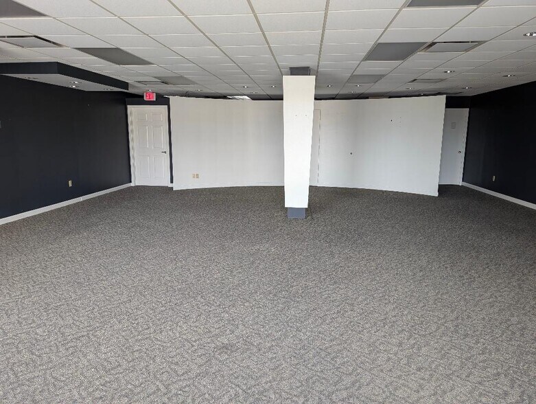More Photos Of 121 Ghent Rd, Fairlawn Storefront Retail Office For Lease