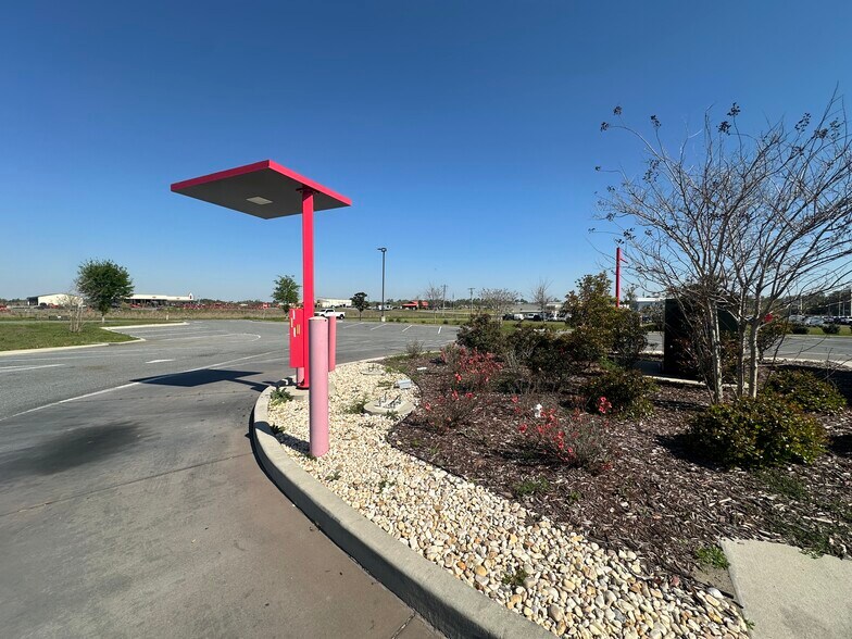 More Photos Of 2005 Ohio Ave N, Live Oak Fast Food For Lease