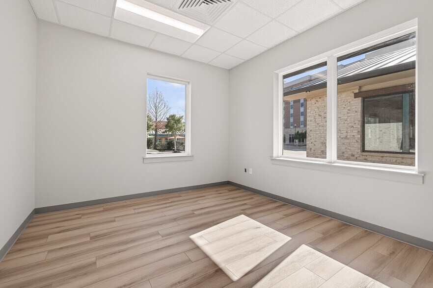 More Photos Of 217 Promenade Way, Sugar Land Medical For Sale