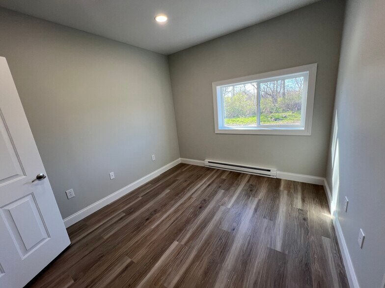 More Photos Of 27 Robinson Rd, Clinton Warehouse For Lease