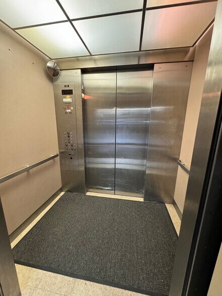 More Photos Of 421 Ocean Pky, Brooklyn Office For Sale