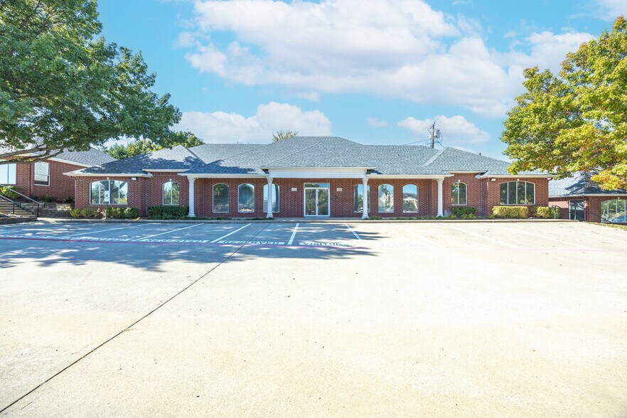 More Photos Of 120 S Village Center Rd, Southlake Office For Lease