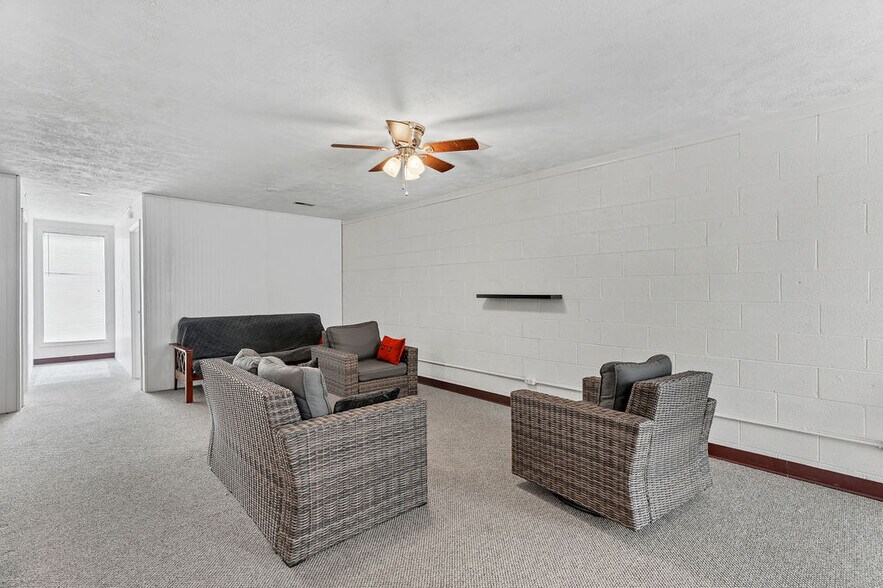 More Photos Of 973 W Main St, Abingdon Specialty For Sale