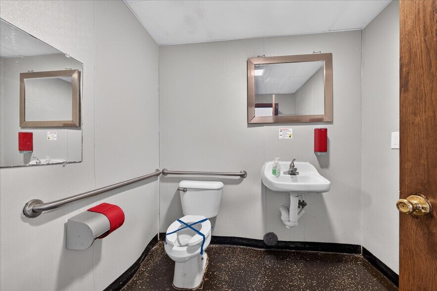 More Photos Of 26734 Michigan Ave, Inkster Freestanding For Sale