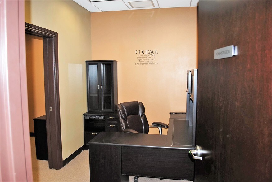 More Photos Of 10411 Moss Park Rd, Orlando Office For Lease