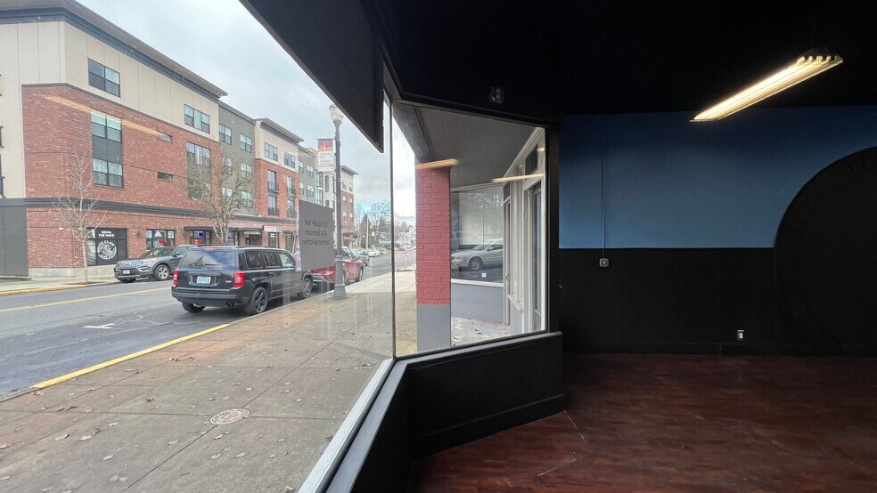 More Photos Of 155-167 Main St W, Monmouth Storefront For Lease