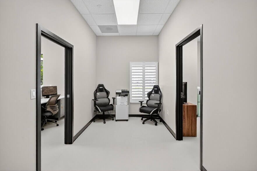 More Photos Of 881 Oakley Seaver Dr, Clermont Medical For Lease