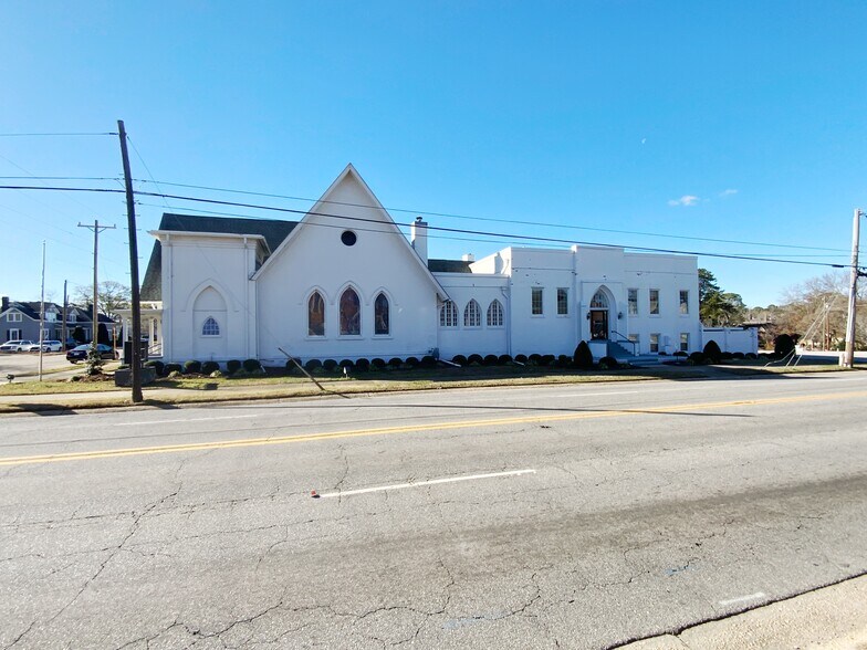 More Photos Of 401 W Cumberland St, Dunn Funeral Home For Sale