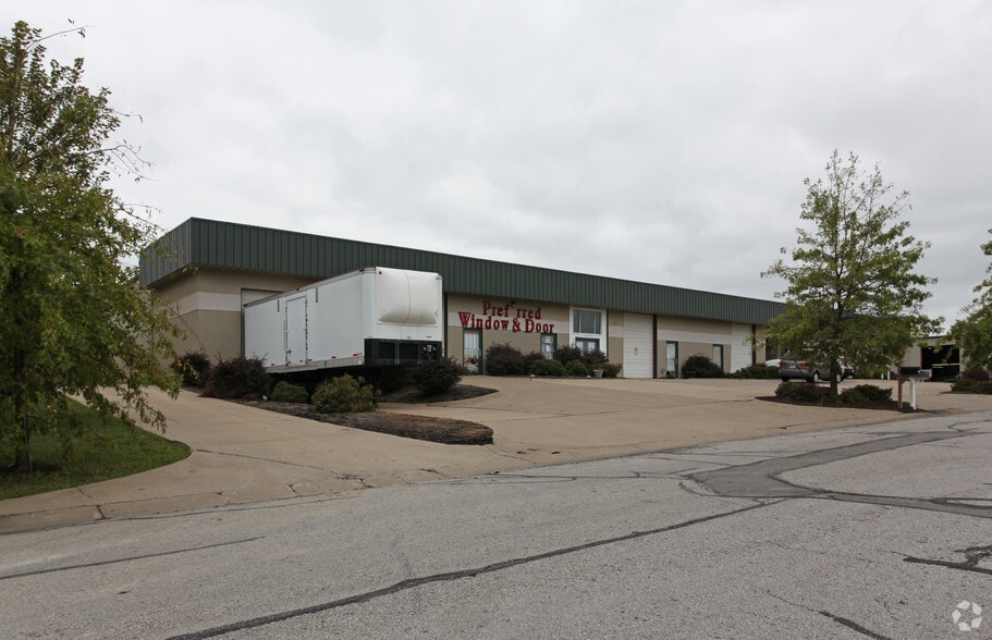More Photos Of 1126-1136 Valley Ridge Dr, Grain Valley Warehouse For Lease