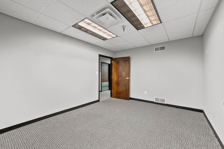 More Photos Of 3730 S Elizabeth St, Independence Medical For Lease
