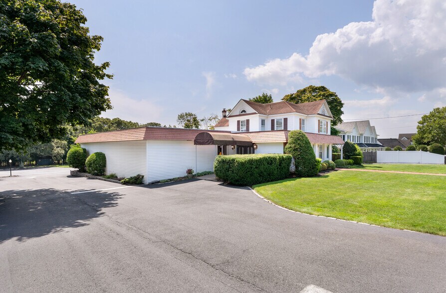 More Photos Of 94 E Montauk Hwy, Hampton Bays General Retail For Sale