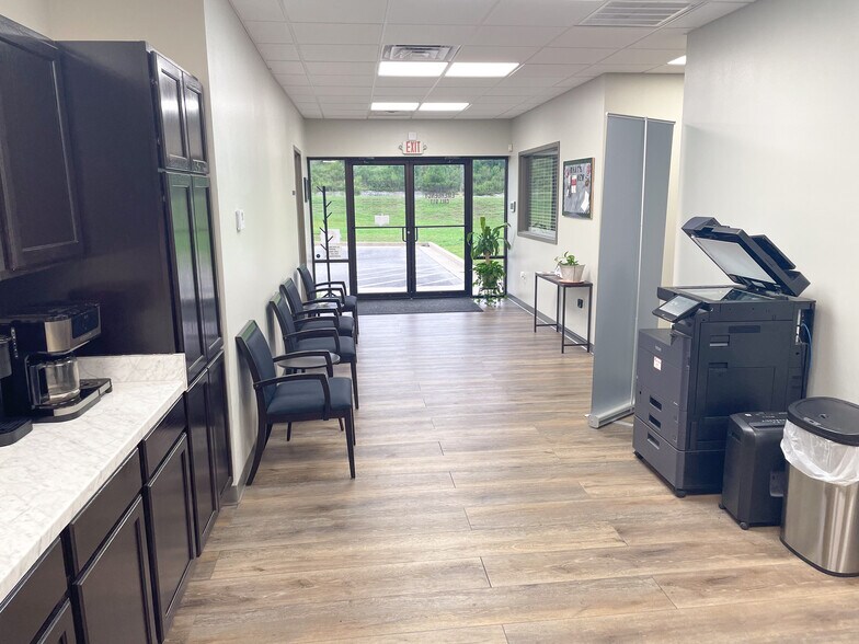 More Photos Of 4525 Schillinger Rd N, Semmes Service For Lease