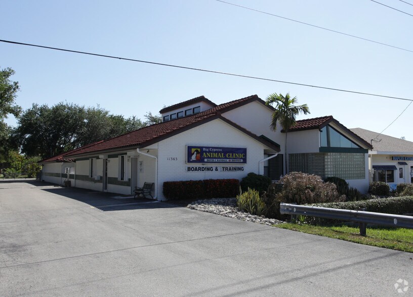 Primary Photo Of 11363 Tamiami Trl E, Naples Veterinarian Kennel For Sale