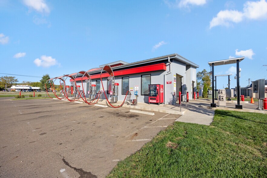 More Photos Of 655 S US Highway 131, Three Rivers General Retail For Sale