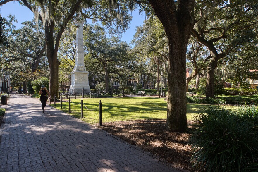 More Photos Of 14 E Taylor St, Savannah Specialty For Sale