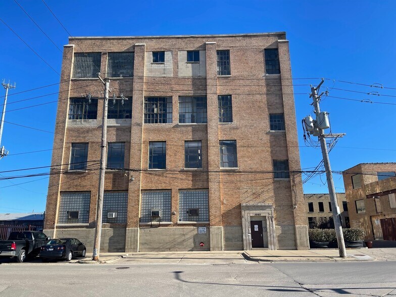 More Photos Of 3065 N Rockwell St, Chicago Industrial For Sale