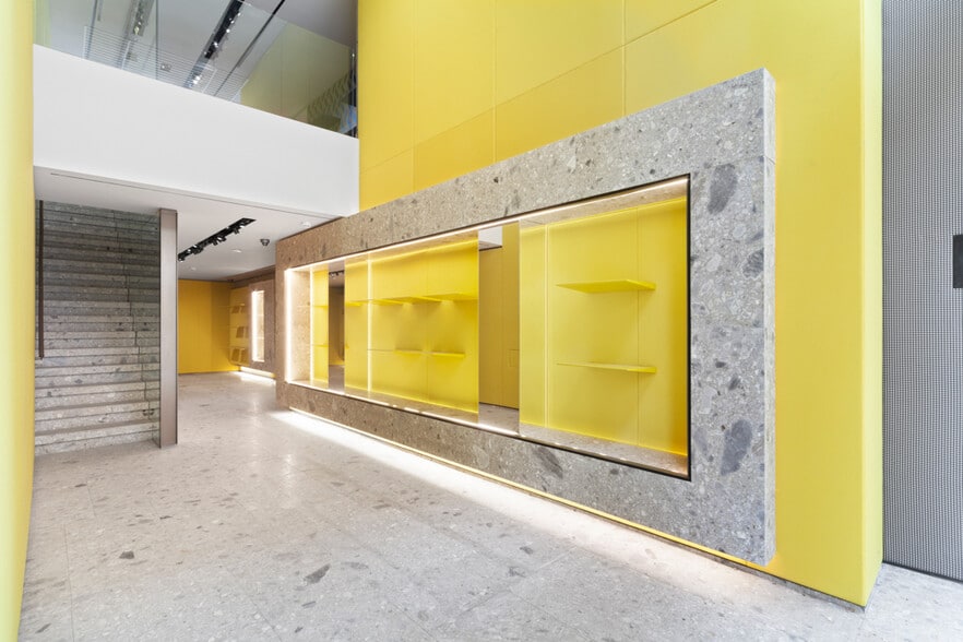 More Photos Of 833 Madison Ave, New York Storefront Retail Residential For Lease