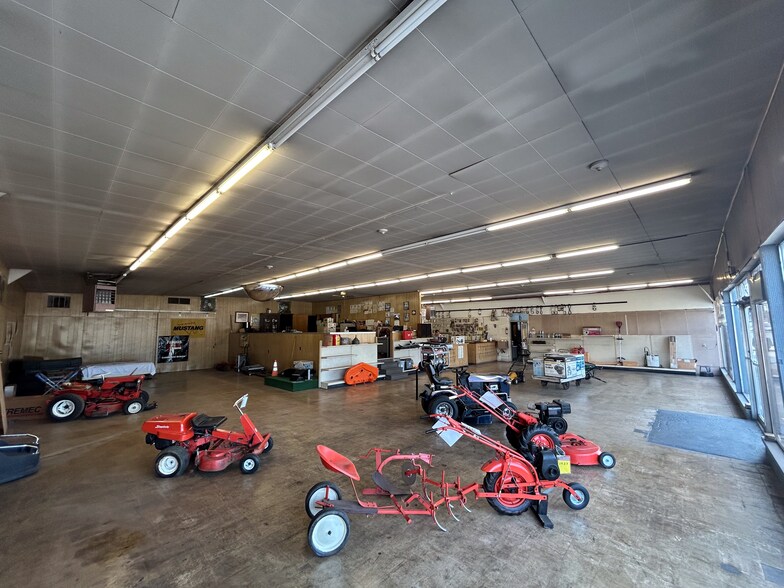 More Photos Of 217 In-930, New Haven Freestanding For Sale