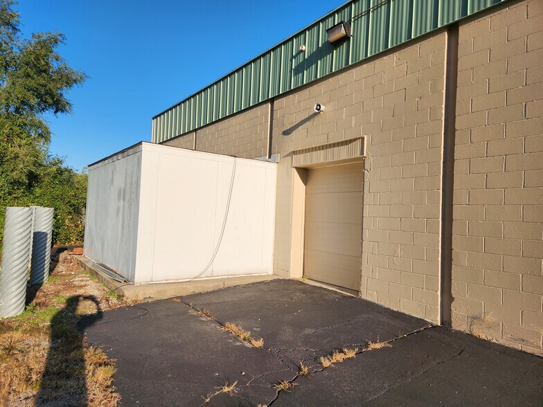 More Photos Of 6975 Livernois Rd, Troy Storefront For Lease