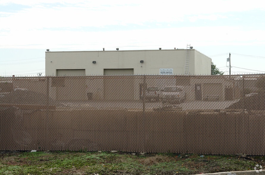 More Photos Of 510 Hertzog Blvd, King Of Prussia Warehouse For Lease
