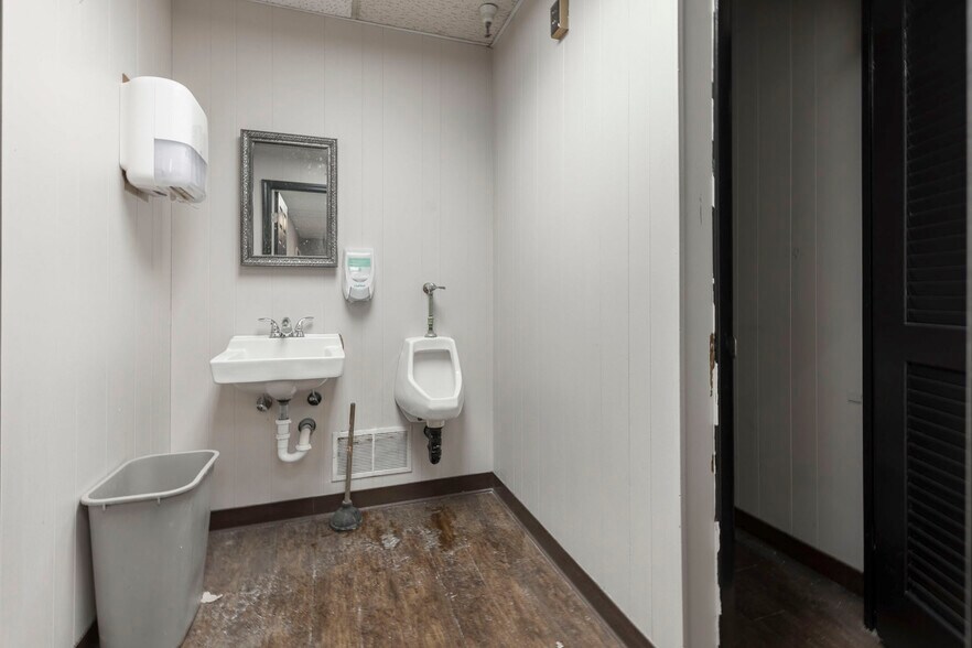 More Photos Of 1311 Bernheim Ln, Louisville Industrial For Sale