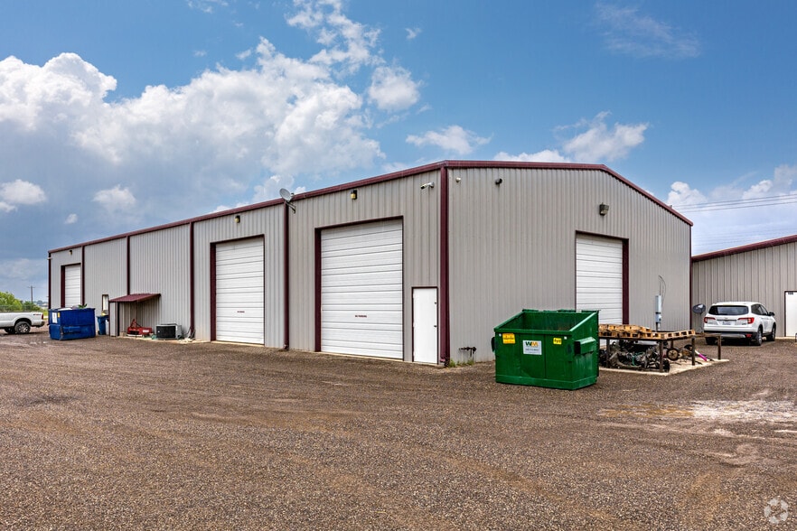 More Photos Of 12509 N Saginaw Blvd, Fort Worth Unknown For Lease