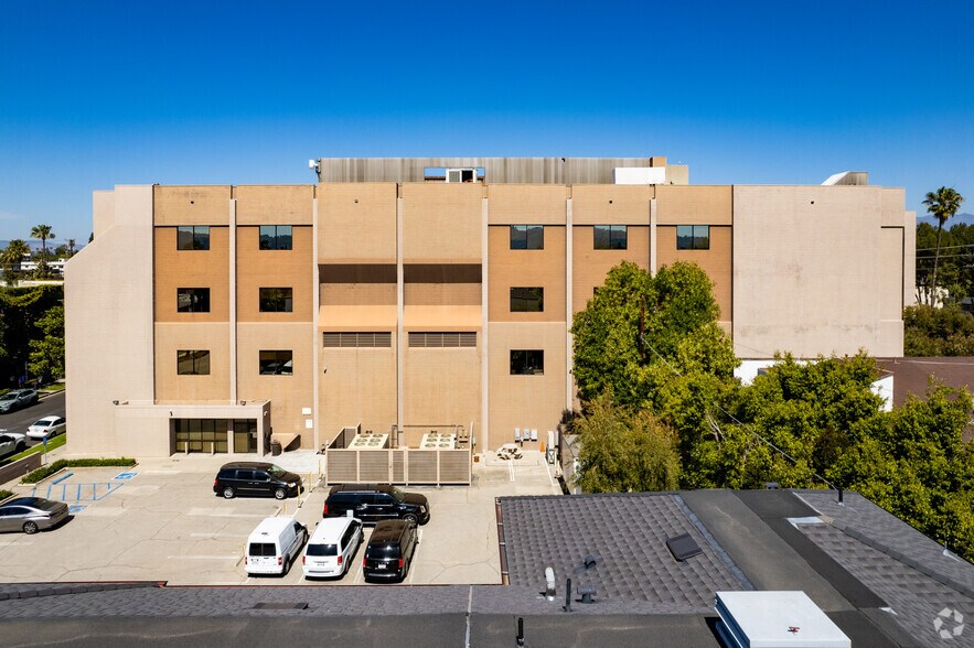 More Photos Of 12020 Chandler Blvd, North Hollywood Office For Lease