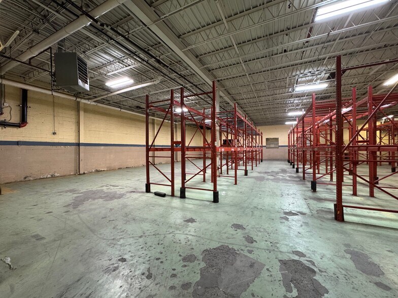 More Photos Of 195 Hudson St, Cornwall-on-Hudson Distribution For Lease