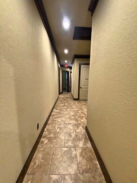 More Photos Of 9125 Belshire Dr, North Richland Hills Office For Lease