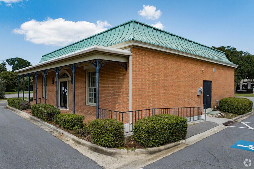 More Photos Of 2505 Abercorn St, Savannah Bank For Lease