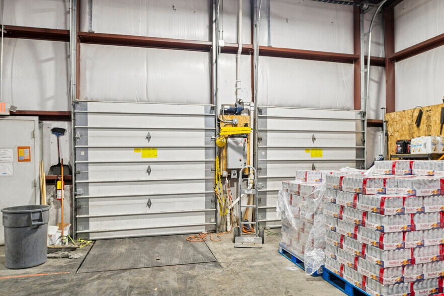 More Photos Of 400 Kristen Ct, Montrose Showroom For Lease