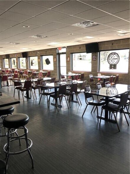More Photos Of 2615 Freeport Rd, Natrona Heights Bar For Lease