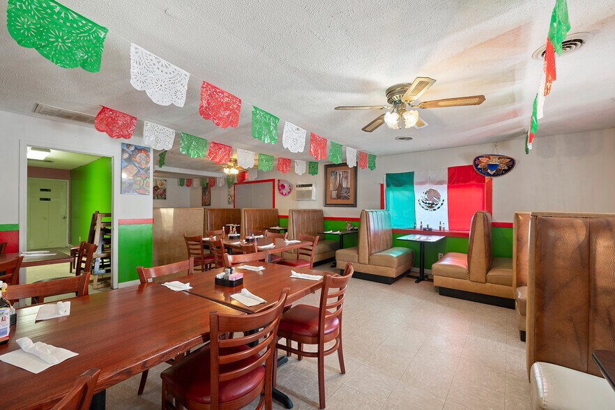 More Photos Of 143 E Main St, Fordland General Retail For Sale