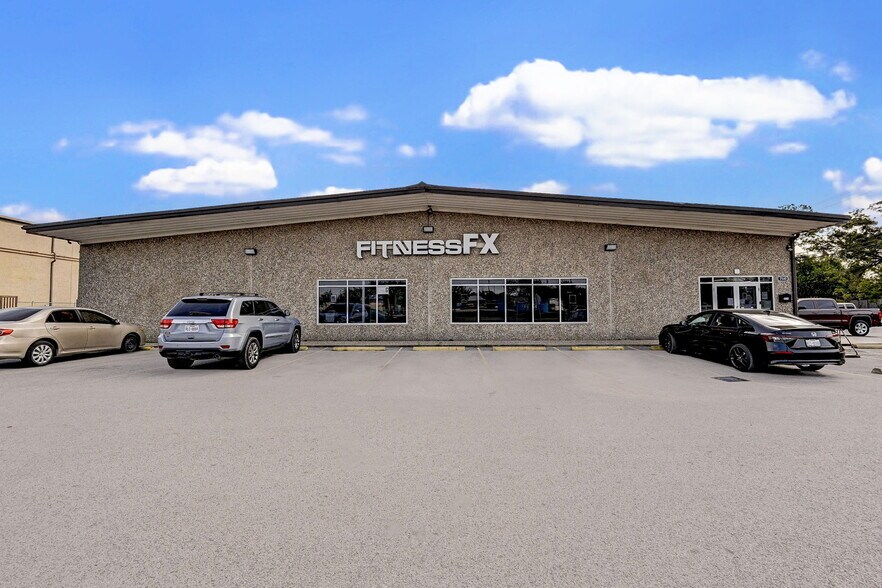 More Photos Of 7510 Lawndale St, Houston Warehouse For Sale