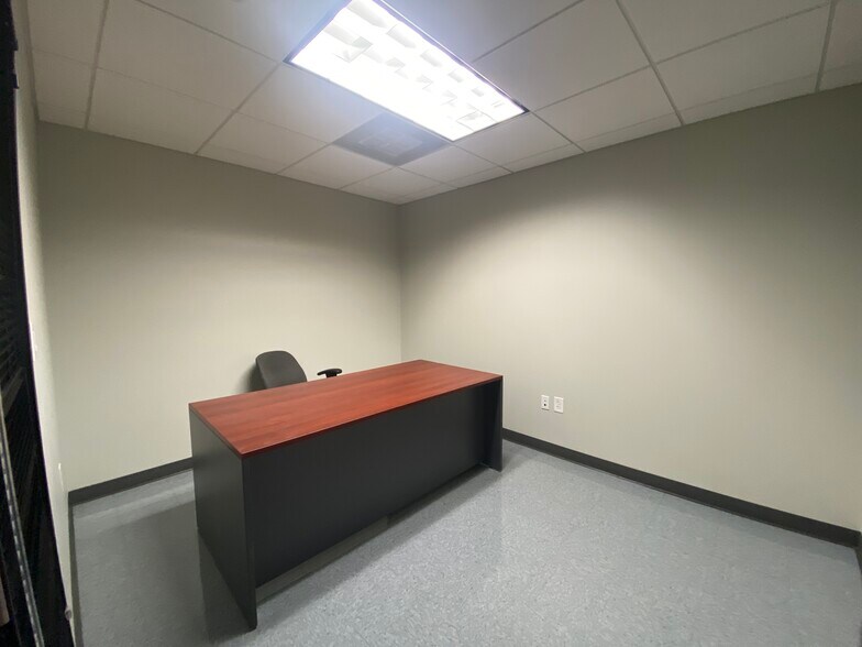 More Photos Of 7030 Wespark Cir, Beaumont Warehouse For Lease