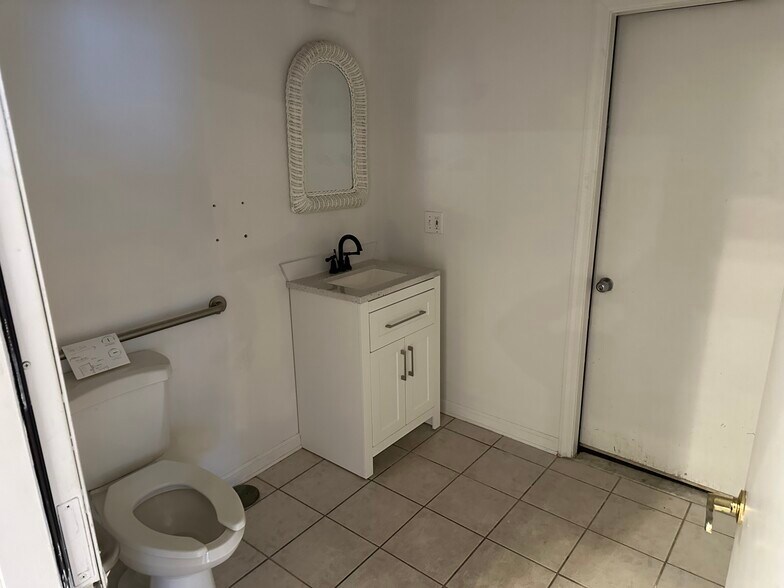 More Photos Of 200 Main St, Greenport Storefront Retail Residential For Sale