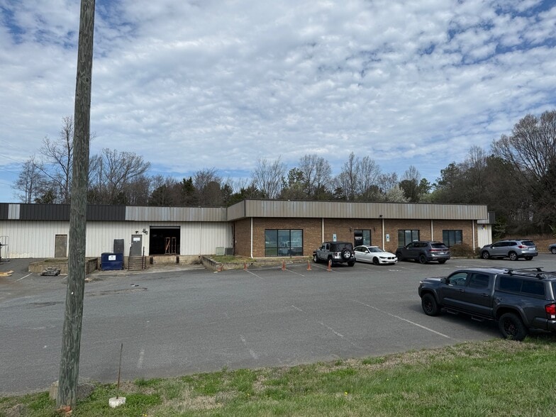More Photos Of 3551 Hwy 51 N, Fort Mill Warehouse For Lease